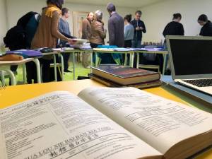 Livre-de-pharmacopee-lors-d-un-cours-de-cinquieme-annee_original