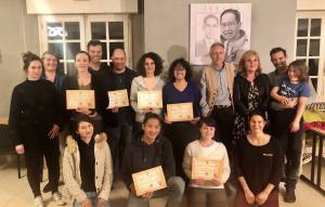 des-certificats-remis-a-des-etudiants-heureux-2_original